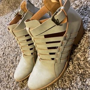 Womens boutique booties size 8 brand new never wore.